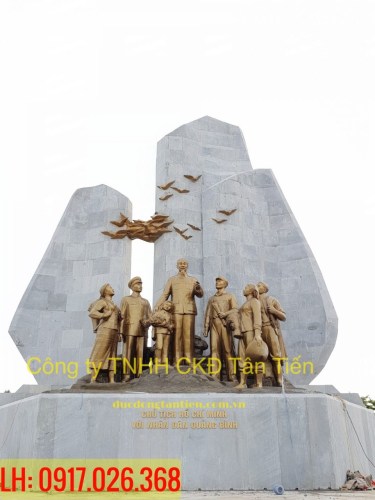 Tượng đài chủ tịch Hồ Chí Minh